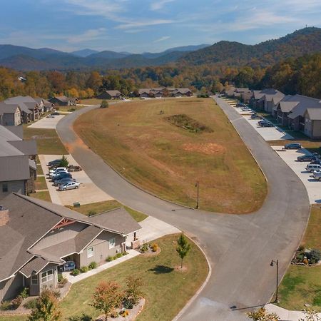 Modern Cades Cove Condo W Community Pool Таунсенд Екстериор снимка